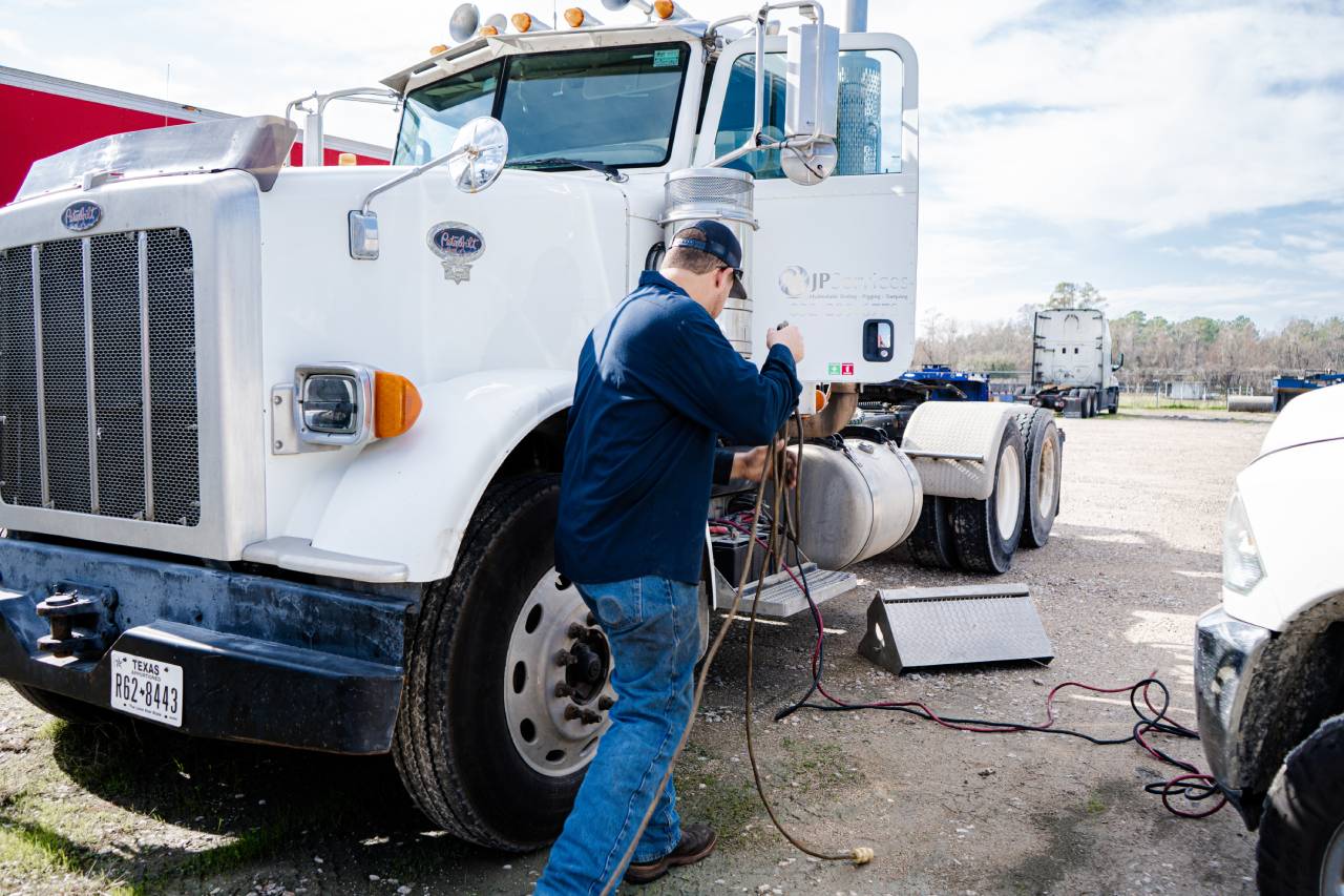 Roadside Equipment Every HeavyDuty Trucker Should Carry